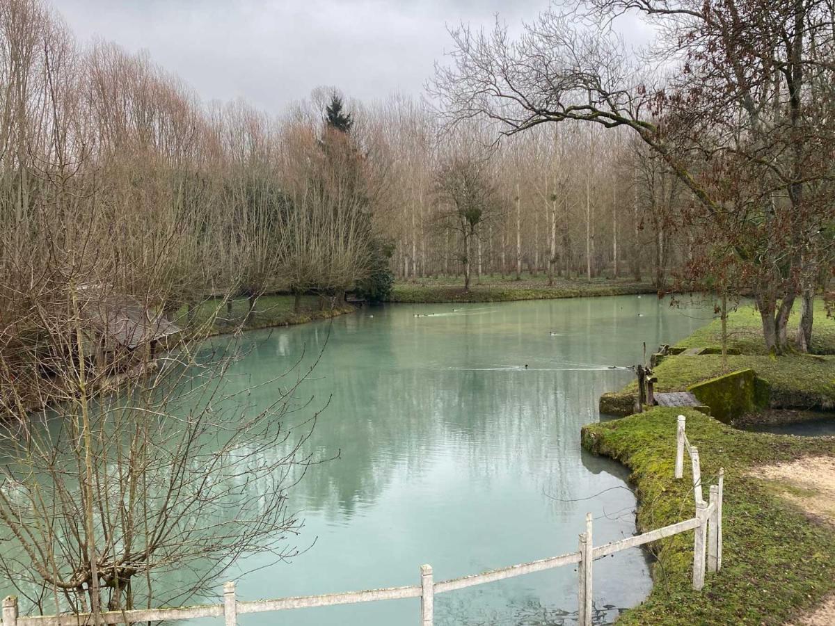 Bed and Breakfast Le Moulin De Pasnel Monteaux Exterior foto