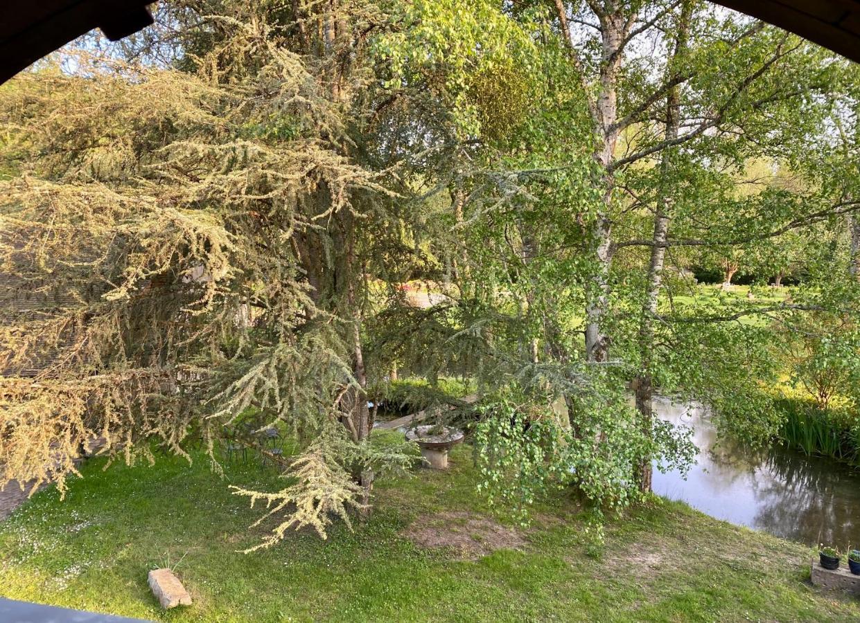 Bed and Breakfast Le Moulin De Pasnel Monteaux Exterior foto